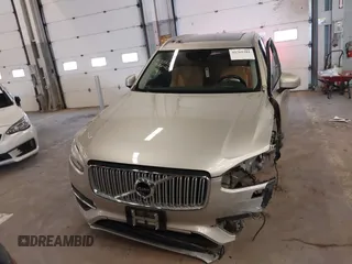 2016 Volvo XC90 T6 Inscription z VIN YV4A22PL7G1015431, wystawiony jako IAAI lot #41765381 z przebiegiem 83 471 mil mil oraz . Historia ofert i sprzedaży dostępna na DreamBid. Obrazek 13.