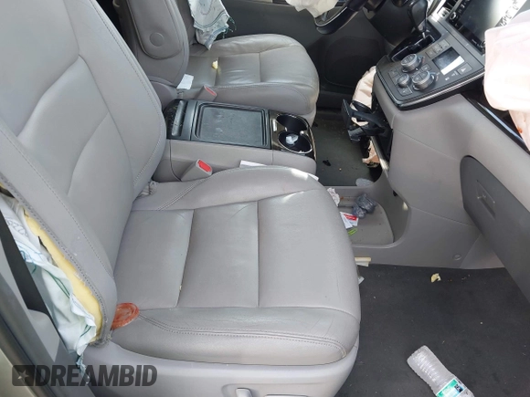 2019 Toyota Sienna XLE Auto Access Seat with VIN 5TDYZ3DC5KS011283, listed as a IAAI auction lot 41569183 with 140,456 mi miles. Bid and sale history available at carsss.com. Image 5.