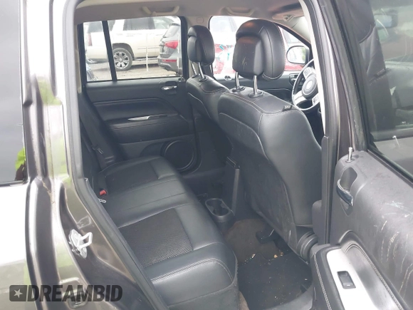 2016 Jeep Compass Latitude z VIN 1C4NJCEA2GD648240, wystawiony jako IAAI lot #42644443 z przebiegiem 189 370 mil mil oraz . Historia ofert i sprzedaży dostępna na DreamBid. Obrazek 8.