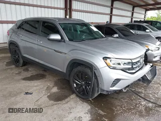 2023 Volkswagen Atlas SE z VIN 1V2HE2CA0PC222291, wystawiony jako IAAI lot #42431536 z przebiegiem 23 114 mil mil oraz . Historia ofert i sprzedaży dostępna na DreamBid. Obrazek 1.