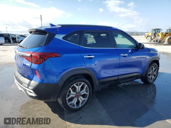 2021 Kia Seltos SX with VIN KNDETCA21M7072840, listed as a Copart auction lot 44395235 with 56,496 mi miles and Salvage Title. Bid and sale history available at carsss.com. Image 3.