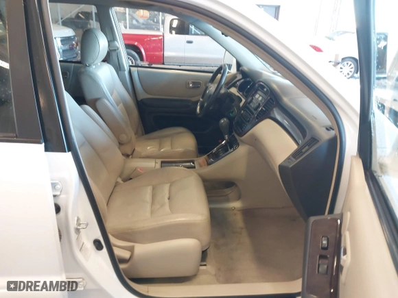 2003 Toyota Highlander with VIN JTEHF21A430153629, listed as a IAAI auction lot 41334411 with 236,557 mi miles. Bid and sale history available at carsss.com. Image 5.