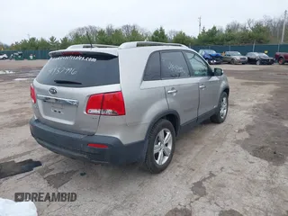 2013 Kia Sorento EX with VIN 5XYKUCA67DG380083, listed as a IAAI auction lot 41957996 with 73,598 mi miles and . Bid and sale history available at DreamBid. Image 4.