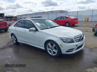 2011 Mercedes-Benz C 300 Sport z VIN WDDGF8BB5BR151334, wystawiony jako IAAI lot #42083586 z przebiegiem 184 963 mil mil oraz . Historia ofert i sprzedaży dostępna na DreamBid. Obrazek 1.
