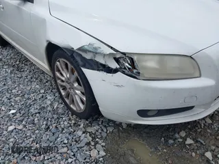 2008 Volvo S80 3.2L with VIN YV1AS982781059118, listed as a IAAI auction lot 41868957 with 185,529 mi miles. Bid and sale history available at carsss.com. Image 6.