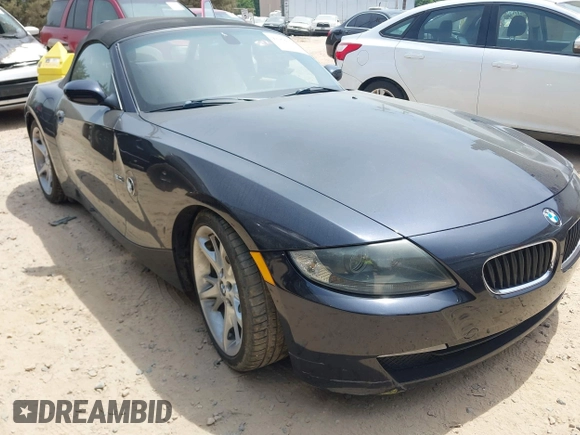 2008 BMW Z4 3.0i z VIN 4USBU33598LW75887, wystawiony jako IAAI lot #42168048 z przebiegiem 78 172 mil mil oraz . Historia ofert i sprzedaży dostępna na DreamBid. Obrazek 1.