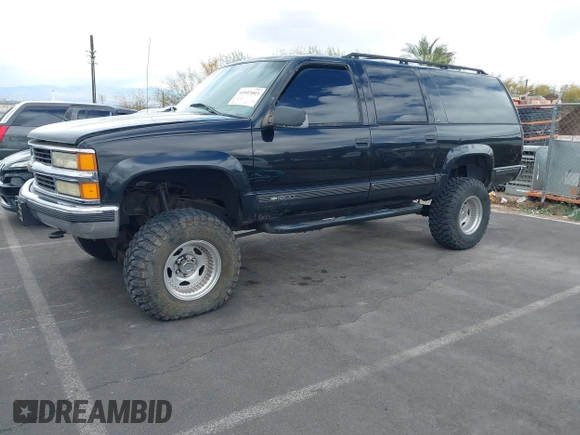 1999 Chevrolet Suburban z VIN 3GNFK16R6XG252736, wystawiony jako IAAI lot #41897003 z przebiegiem 140 081 mil mil oraz . Historia ofert i sprzedaży dostępna na DreamBid. Obrazek 2.