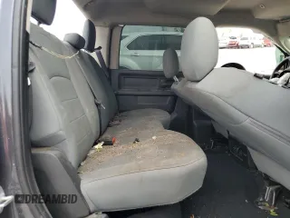2018 Ram 1500 Express z VIN 1C6RR6KT9JS314881, wystawiony jako Copart lot #43798115 z przebiegiem Nie podano mil oraz Szkoda całkowita • Salvage title. Historia ofert i sprzedaży dostępna na DreamBid. Obrazek 11.
