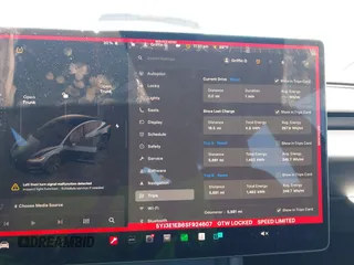 2025 Tesla Model 3 Long Range z VIN 5YJ3E1EB6SF924607, wystawiony jako IAAI lot #42255758 z przebiegiem 5 881 mil mil oraz . Historia ofert i sprzedaży dostępna na DreamBid. Obrazek 7.