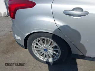 2013 Ford Focus Electric с VIN 1FADP3R40DL364398, выставлен на аукционе IAAI как лот 42509482 с пробегом 87 611 миль миль и . История ставок и продаж доступна на DreamBid. Изображение 6.