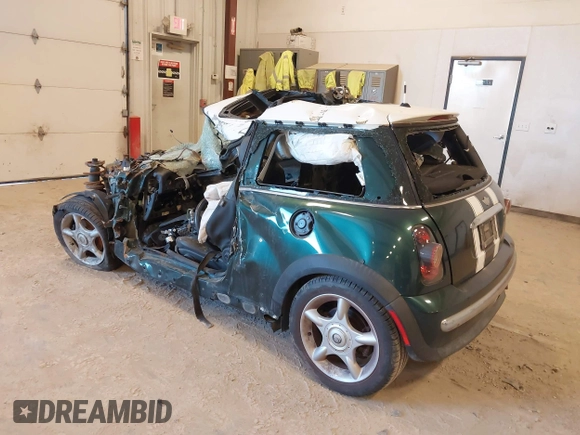 2004 MINI Hardtop with VIN WMWRC33494TC55068, listed as a IAAI auction lot 42057372 with Not provided miles and . Bid and sale history available at DreamBid. Image 3.