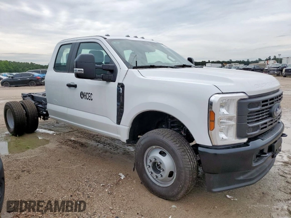 2025 Ford F-350 with VIN 1FD8X3HN8SEC33741, listed as a Copart auction lot 59874165 with Not provided miles and Salvage title. Bid and sale history available at DreamBid. Image 4.