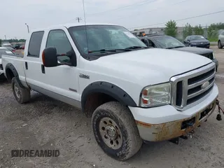 2006 Ford F-250 XL z VIN 1FTSW21P56EA26507, wystawiony jako IAAI lot #42434923 z przebiegiem 262 103 mil mil oraz . Historia ofert i sprzedaży dostępna na DreamBid. Obrazek 1.