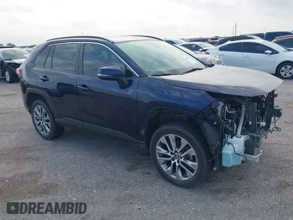 2022 Toyota RAV4 XLE Premium с VIN 2T3C1RFV5NW211019, выставлен на аукционе IAAI как лот 42130420 с пробегом 52 097 миль миль и . История ставок и продаж доступна на DreamBid. Изображение 1.