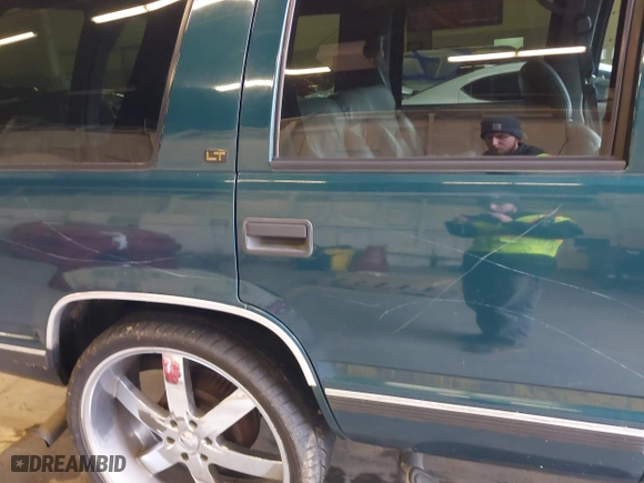 1997 Chevrolet Tahoe with VIN 1GNEK13R8VJ411512, listed as a IAAI auction lot 41583085 with 239,481 mi miles. Bid and sale history available at carsss.com. Image 13.