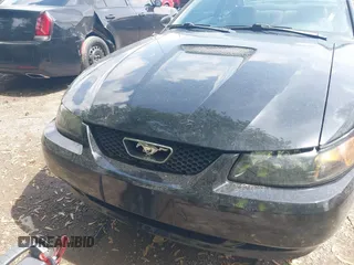 2001 Ford Mustang Standard with VIN 1FAFP40451F161190, listed as a IAAI auction lot 42152309 with 105,951 mi miles. Bid and sale history available at carsss.com. Image 6.