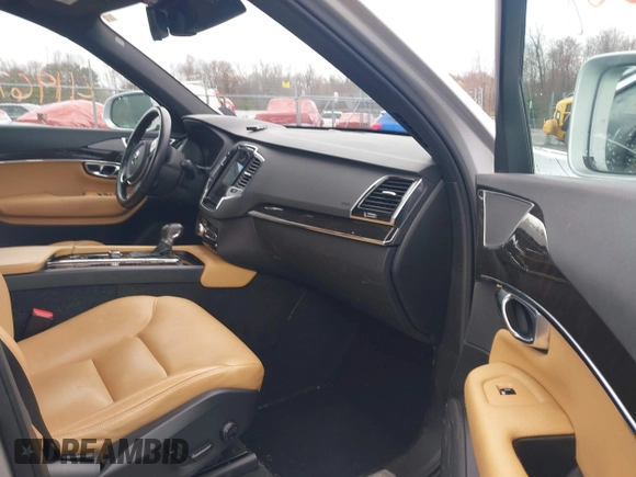2018 Volvo XC90 Momentum with VIN YV4A22PK0J1337228, listed as a IAAI auction lot 41967308 with 128,207 mi miles. Bid and sale history available at carsss.com. Image 5.