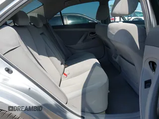 2007 Toyota Camry CE z VIN 4T1BE46K37U193771, wystawiony jako IAAI lot #42386583 z przebiegiem 166 233 mil mil oraz . Historia ofert i sprzedaży dostępna na DreamBid. Obrazek 8.