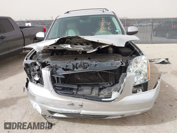 2014 GMC Yukon SLT with VIN 1GKS1CE02ER204452, listed as a IAAI auction lot 41804400 with 176,265 mi miles. Bid and sale history available at carsss.com. Image 6.