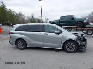 2021 Toyota Sienna LE z VIN 5TDKSKFCXMS036779, wystawiony jako IAAI lot #42037165 z przebiegiem 351 529 mil mil oraz . Historia ofert i sprzedaży dostępna na DreamBid. Obrazek 13.