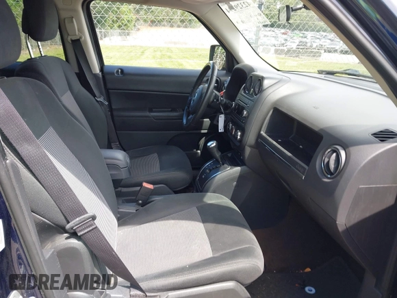 2013 Jeep Patriot Latitude z VIN 1C4NJPFA4DD250819, wystawiony jako IAAI lot #42329294 z przebiegiem 191 634 mil mil oraz . Historia ofert i sprzedaży dostępna na DreamBid. Obrazek 5.