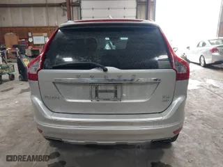 2015 Volvo XC60 T6 Platinum with VIN YV4902RM8F2651797, listed as a IAAI auction lot 41567952 with 230,868 mi miles. Bid and sale history available at carsss.com. Image 16.