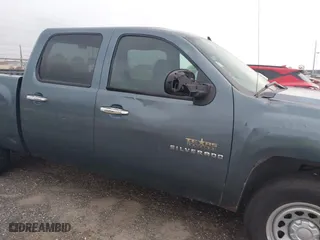 2010 Chevrolet Silverado 1500 LT with VIN 3GCRCSE08AG250277, listed as a IAAI auction lot 41852390 with 235,712 mi miles. Bid and sale history available at carsss.com. Image 13.