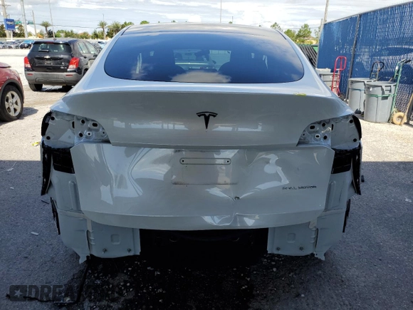 2024 Tesla Model Y Long Range with VIN 7SAYGDEEXRA288960, listed as a Copart auction lot 60801525 with 18,942 mi miles and Salvage title. Bid and sale history available at DreamBid. Image 6.