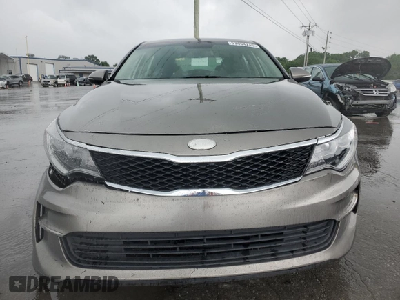 2017 Kia Optima LX z VIN 5XXGT4L35HG133558, wystawiony jako Copart lot #57454245 z przebiegiem 264 541 mil mil oraz Szkoda całkowita • Salvage title. Historia ofert i sprzedaży dostępna na DreamBid. Obrazek 5.