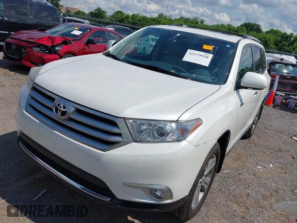 2013 Toyota Highlander Limited z VIN 5TDDK3EH8DS250360, wystawiony jako IAAI lot #42379928 z przebiegiem 112 355 mil mil oraz . Historia ofert i sprzedaży dostępna na DreamBid. Obrazek 17.