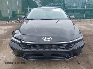 2025 Hyundai Elantra Limited z VIN KMHLN4DJ1SU124424, wystawiony jako IAAI lot #42013638 z przebiegiem 2 713 mil mil oraz . Historia ofert i sprzedaży dostępna na DreamBid. Obrazek 12.