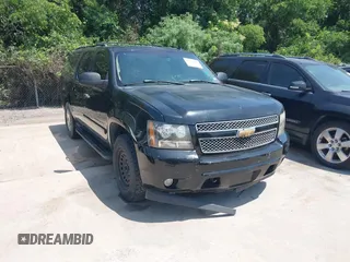 2007 Chevrolet Suburban LS z VIN 1GNFC16J87R324141, wystawiony jako IAAI lot #42370041 z przebiegiem 185 352 mil mil oraz . Historia ofert i sprzedaży dostępna na DreamBid. Obrazek 1.