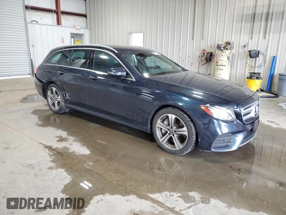2017 Mercedes-Benz E 400 Luxury z VIN WDDZH6GB5HA260206, wystawiony jako Copart lot #58310575 z przebiegiem 150 644 mil mil oraz Szkoda całkowita • Salvage title. Historia ofert i sprzedaży dostępna na DreamBid. Obrazek 4.