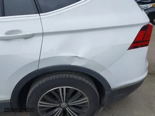2018 Volkswagen Tiguan SEL with VIN 3VV3B7AX9JM090342, listed as a IAAI auction lot 41895823 with 98,400 mi miles. Bid and sale history available at carsss.com. Image 19.