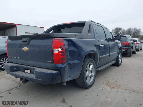 2011 Chevrolet Avalanche LTZ with VIN 3GNTKGE32BG251904, listed as a IAAI auction lot 41677307 with 143,653 mi miles. Bid and sale history available at carsss.com. Image 4.