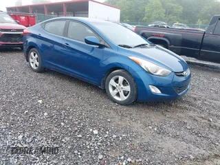 2013 Hyundai Elantra GLS z VIN KMHDH4AE8DU971690, wystawiony jako IAAI lot #42337320 z przebiegiem 114 313 mil mil oraz . Historia ofert i sprzedaży dostępna na DreamBid. Obrazek 1.