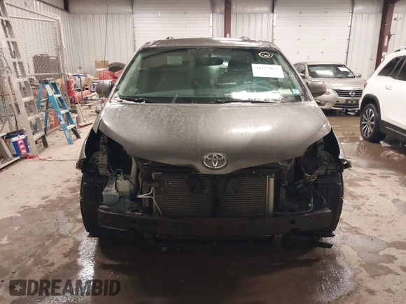 2011 Toyota Sienna LE with VIN 5TDJK3DC2BS013045, listed as a IAAI auction lot 41127037 with 239,401 mi miles. Bid and sale history available at carsss.com. Image 13.