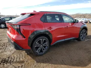 2024 Toyota bZ4X XLE z VIN JTMABACA3RA076814, wystawiony jako Copart lot #47046235 z przebiegiem 18 457 mil mil oraz Szkody całkowita. Historia ofert i sprzedaży dostępna na DreamBid. Obrazek 3.