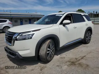 2023 Nissan Pathfinder Platinum z VIN 5N1DR3DK5PC223272, wystawiony jako Copart lot #55895015 z przebiegiem 24 503 mil mil oraz Szkoda całkowita • Salvage title. Historia ofert i sprzedaży dostępna na DreamBid. Obrazek 1.