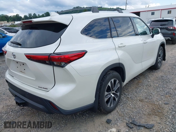2021 Toyota Highlander XLE with VIN 5TDHZRBH9MS551417, listed as a IAAI auction lot 42751622 with 60,295 mi miles and . Bid and sale history available at DreamBid. Image 4.