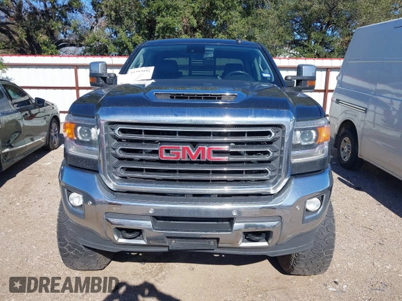 2018 GMC Sierra 2500HD SLT with VIN 1GT12TEY8JF139452, listed as a IAAI auction lot 41253932 with 202,672 mi miles. Bid and sale history available at carsss.com. Image 12.