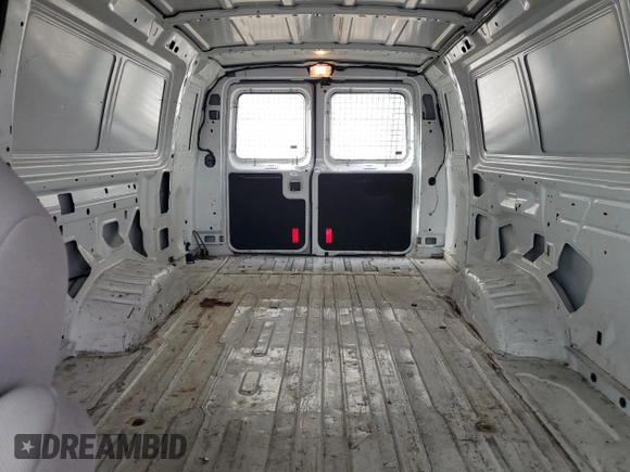 2010 Ford Econoline Cargo Commercial с VIN 1FTSS3EL1ADA07976, выставлен на аукционе Copart как лот 49588355 с пробегом 236 324 миль миль и Чистый • Clean title. История ставок и продаж доступна на DreamBid. Изображение 10.