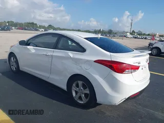 2013 Hyundai Elantra GS z VIN KMHDH6AEXDU022461, wystawiony jako IAAI lot #42351335 z przebiegiem 160 697 mil mil oraz . Historia ofert i sprzedaży dostępna na DreamBid. Obrazek 3.