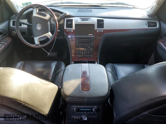 2010 Cadillac Escalade ESV Luxury z VIN 1GYUKHEF5AR107205, wystawiony jako Copart lot #81320554 z przebiegiem 210 585 mil mil oraz Czysty tytuł • Clean title. Historia ofert i sprzedaży dostępna na DreamBid. Obrazek 8.