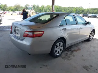 2007 Toyota Camry CE z VIN 4T1BE46K57U053673, wystawiony jako IAAI lot #42319748 z przebiegiem 173 154 mil mil oraz . Historia ofert i sprzedaży dostępna na DreamBid. Obrazek 4.