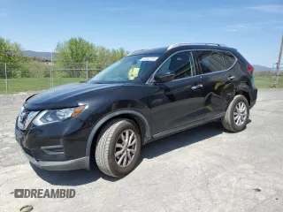 2017 Nissan Rogue SV z VIN KNMAT2MV5HP543165, wystawiony jako Copart lot #53532745 z przebiegiem 136 616 mil mil oraz Szkoda całkowita • Salvage title. Historia ofert i sprzedaży dostępna na DreamBid. Obrazek 1.