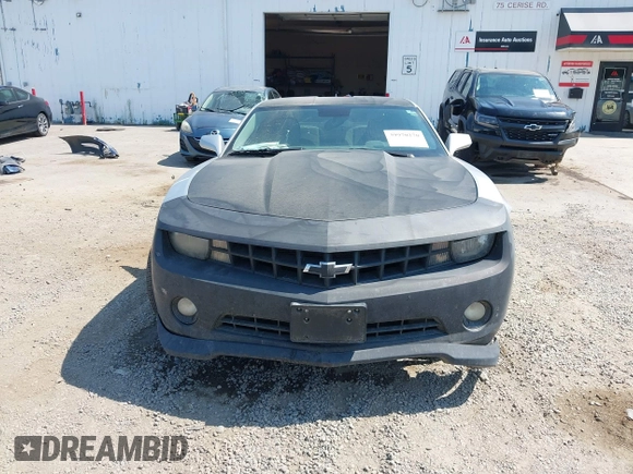 2010 Chevrolet Camaro 1LT z VIN 2G1FB1EV0A9147806, wystawiony jako IAAI lot #39970270 z przebiegiem 160 458 mil mil oraz . Historia ofert i sprzedaży dostępna na DreamBid. Obrazek 12.