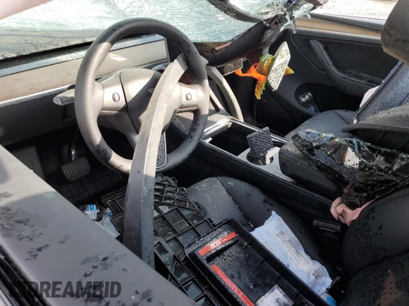 2024 Tesla Model Y Long Range z VIN 7SAYGDEEXRA324517, wystawiony jako Copart lot #55274615 z przebiegiem Nie podano mil oraz Szkoda całkowita • Salvage title. Historia ofert i sprzedaży dostępna na DreamBid. Obrazek 8.