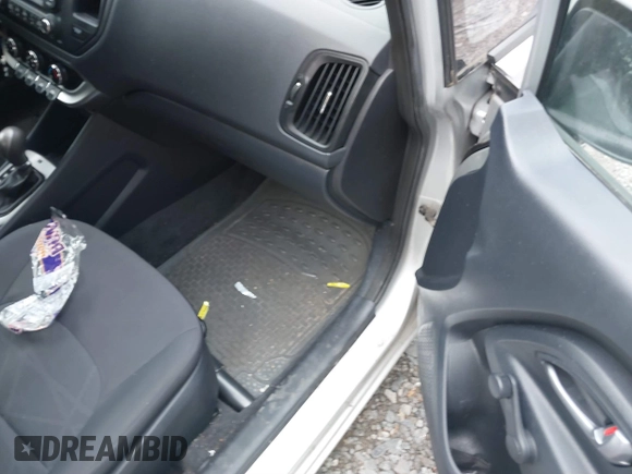 2013 Kia Rio LX z VIN KNADM4A33D6111258, wystawiony jako IAAI lot #39934097 z przebiegiem 53 008 mil mil oraz . Historia ofert i sprzedaży dostępna na DreamBid. Obrazek 5.