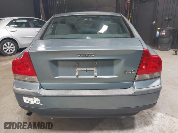 2001 Volvo S60 with VIN YV1RS61R412069484, listed as a IAAI auction lot 41598380 with 185,219 mi miles. Bid and sale history available at carsss.com. Image 16.
